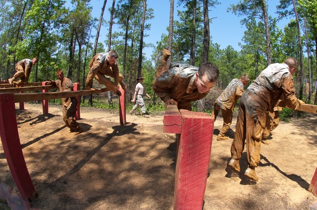 Thunderbolts host first 1BCT cavalry spur ride