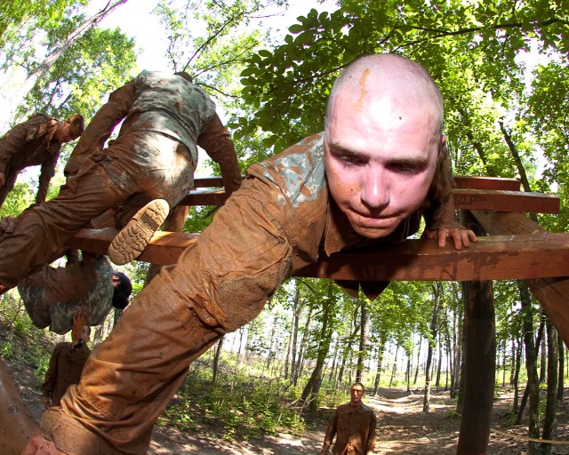Thunderbolts host first 1BCT cavalry spur ride