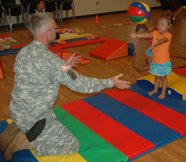 Parents learn to teach children with Army program&#039;s help