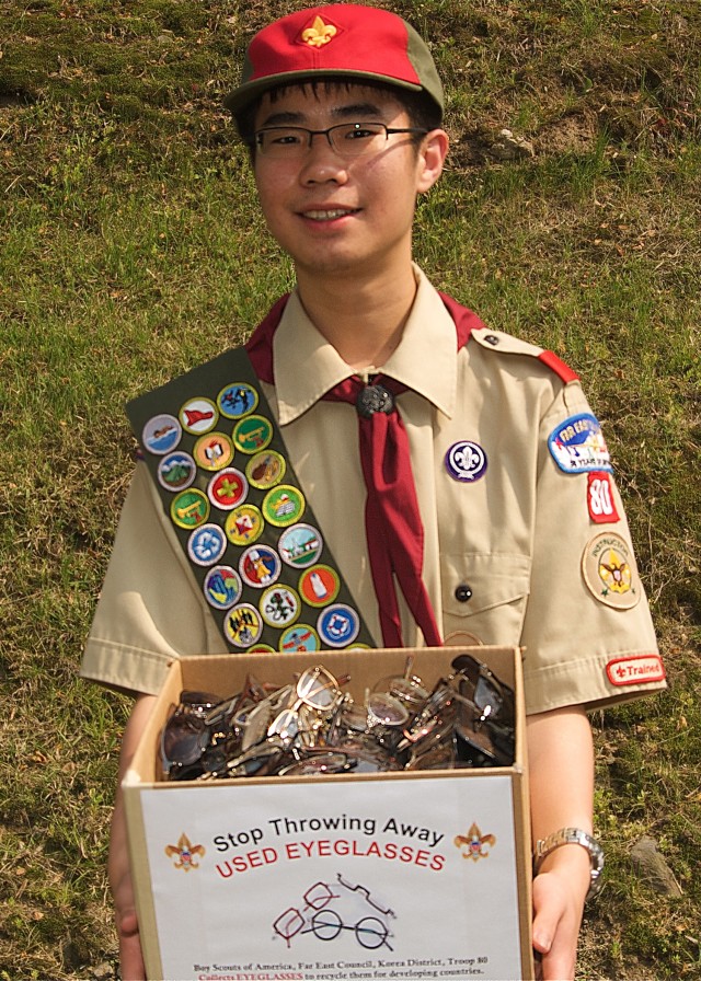 Yongsan Boy Scout gives gift of sight