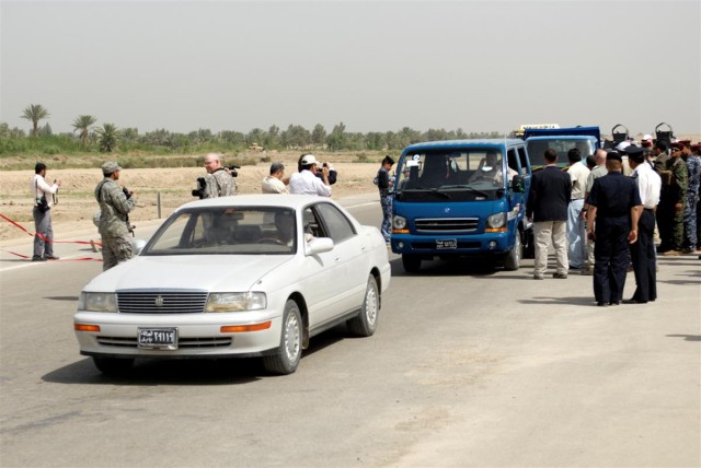 Iraqi public gains highway access convoy managers adjust for lane loss
