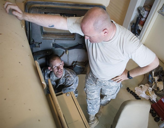 602nd Maint. Co. Soldiers repair humvees for transfer to Iraqi security forces