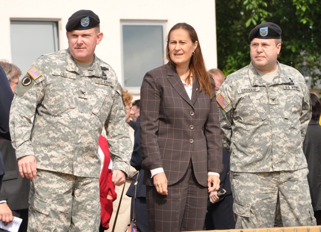 Wiesbaden Garrison Welcomes New Commander | Article | The United States ...