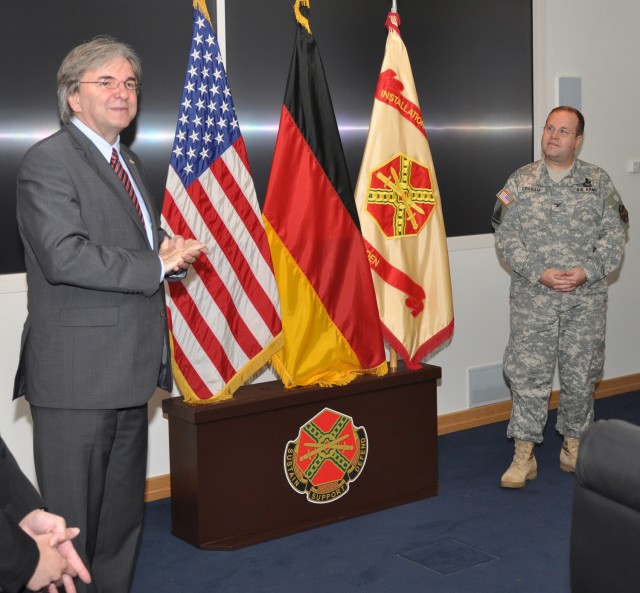 Wiesbaden garrison welcomes new commander