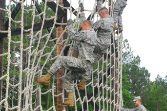 OBSTACLE COURSE HELPSARTILLERYMEN GO 'LIGHT' | Article | The United ...