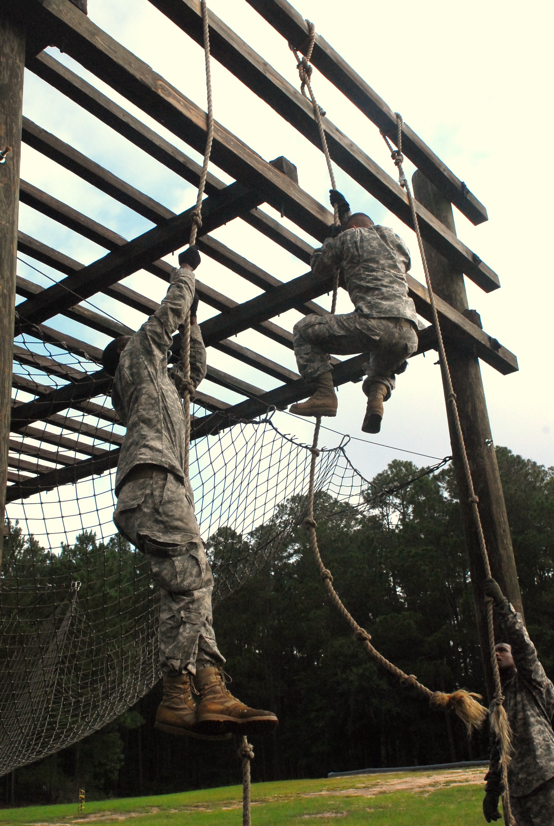 OBSTACLE COURSE HELPSARTILLERYMEN GO 'LIGHT' Article The United