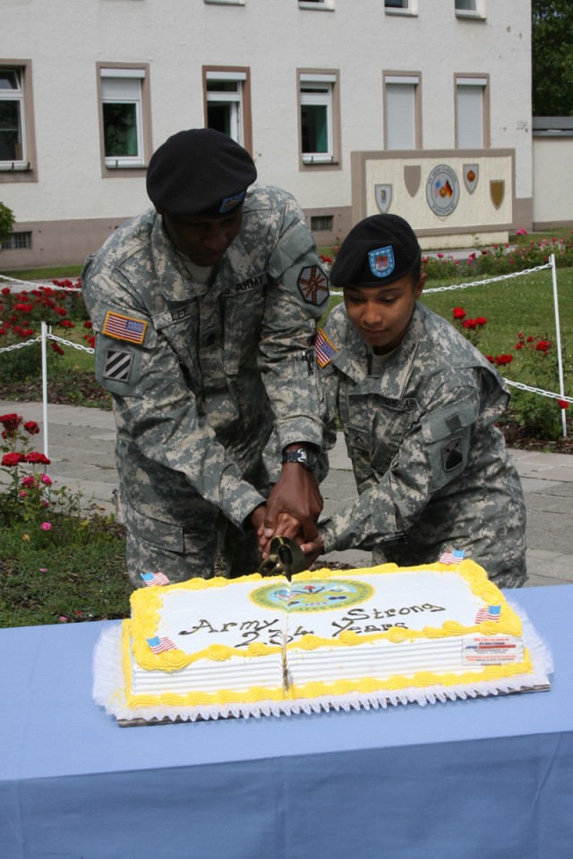 Schweinfurt celebrates the Army&#039;s birthday