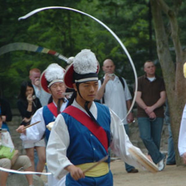 Servicemembers participate in cultural tours