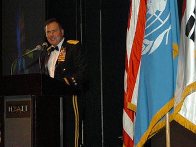 Eighth U.S. Army Commander thanks NCOs