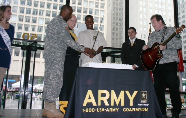 The Army Celebrates its 234th Birthday in Chicago