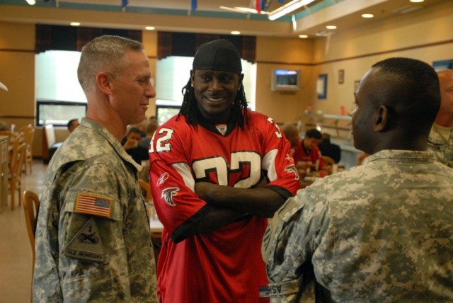 Atlanta Falcons travel to Kelley Hill to support 3rd HBCT Soldiers