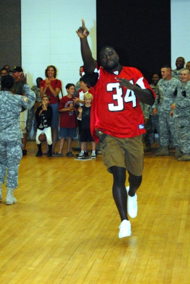 Atlanta Falcons travel to Kelley Hill to support 3rd HBCT Soldiers