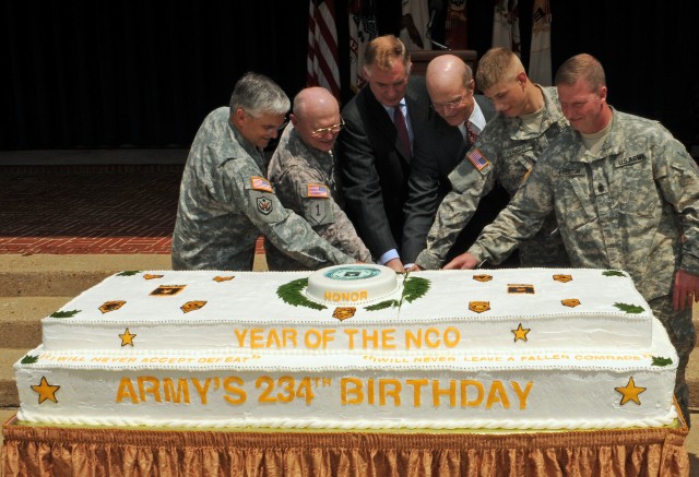 Army Birthday cake cutting