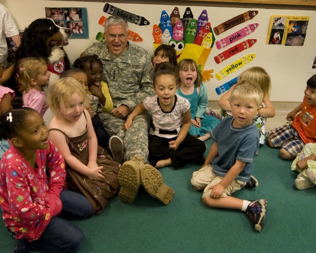 Army Chief of Staff Visits Fort Detrick CDC