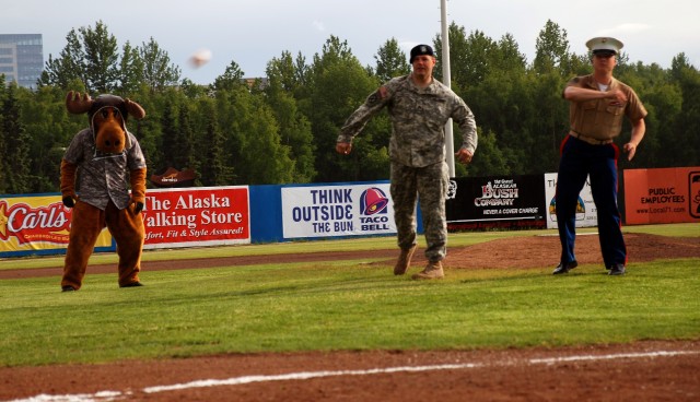 Anchorage baseball team honors military