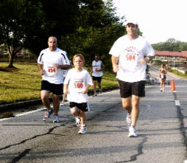 Army community shows spirit in Hooah races