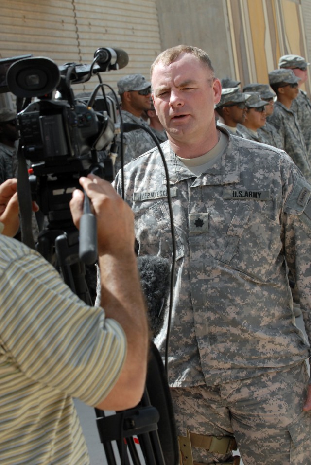 BAGHDAD - Lt. Col. John Vermeesch, a Roscommon, Mich., native and commander of 1st Battalion, 18th Infantry Regiment, 2nd Brigade Combat Team, 1st Infantry Division, speaks with Iraqi reporters after signing the contracts for the transfer of Joint...