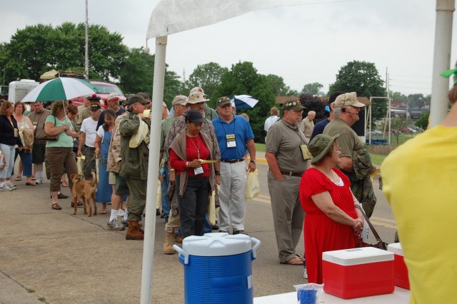 Convoy lunch line