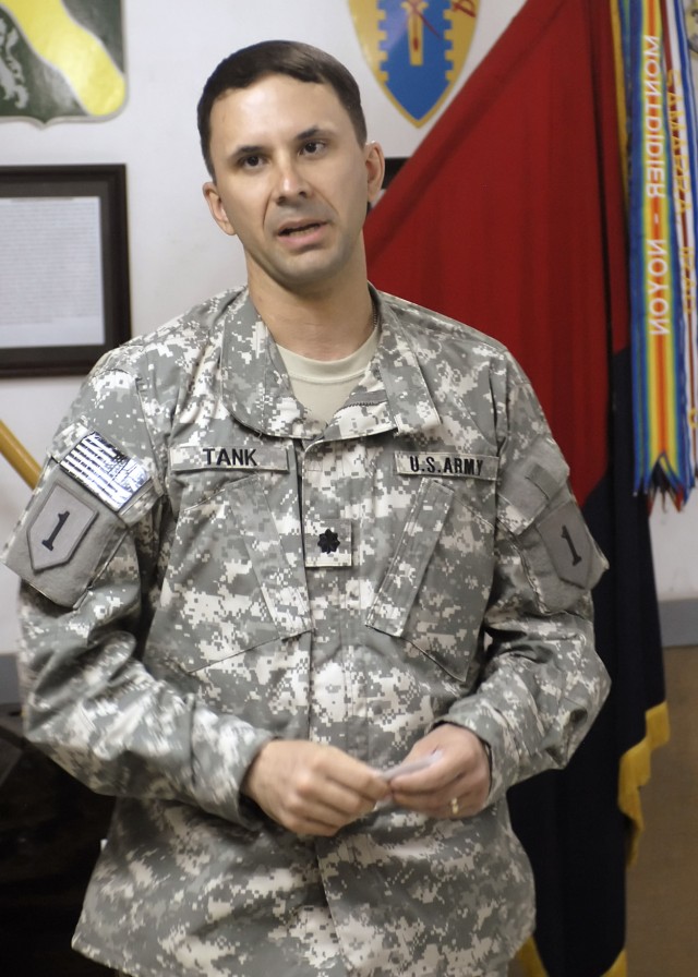 BAGHDAD - Lt. Col. Frank Tank, a native of Minot, N.D., intelligence officer-in-charge, 2nd Heavy Brigade Combat Team, 1st Infantry Division, Multi-National Division-Baghdad, speaks to members of the brigade after being promoted to the rank of Lt. Co...