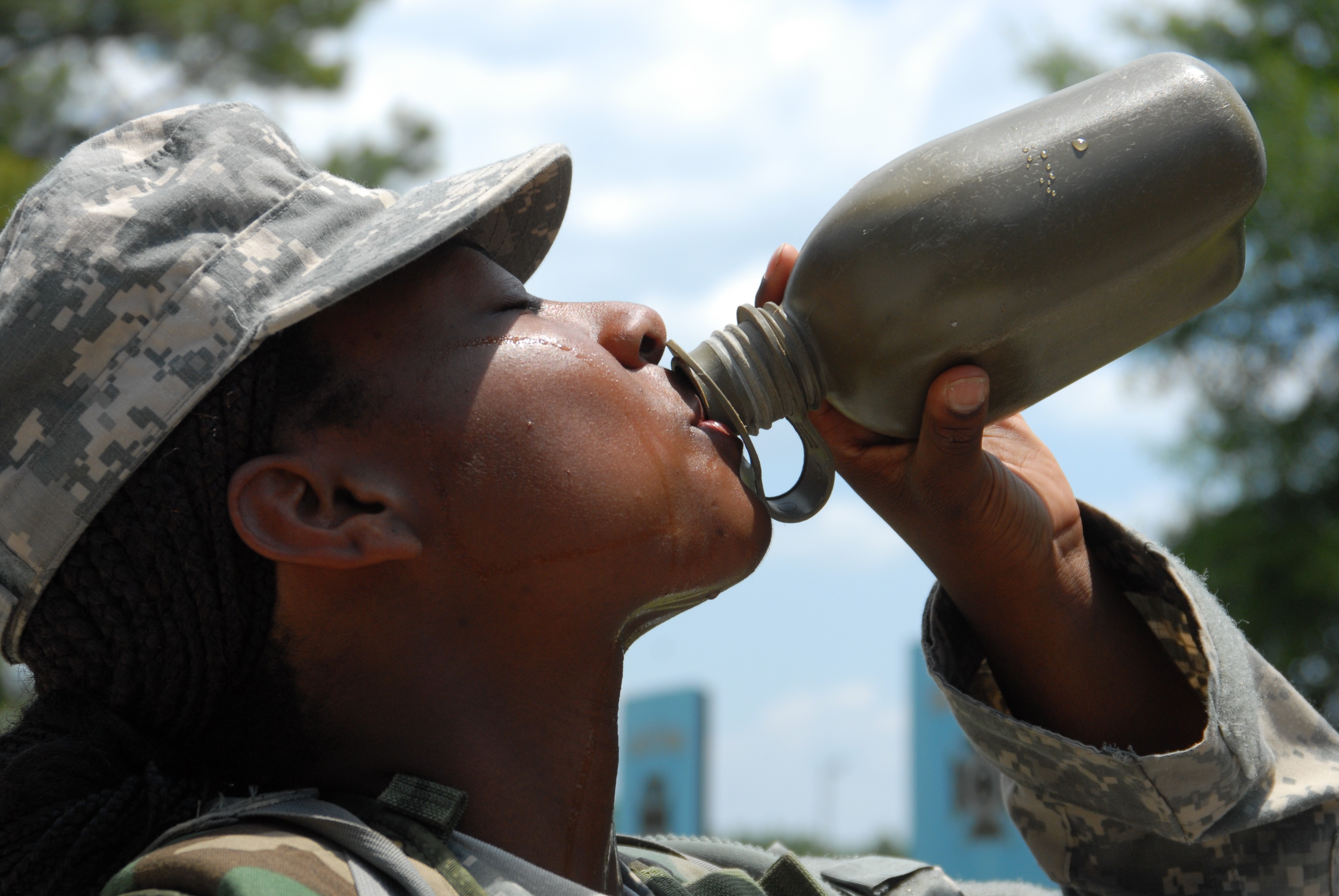 Summer Sizzle Heat Injuries A Threat To Iet Soldiers Cadre Article The United States Army