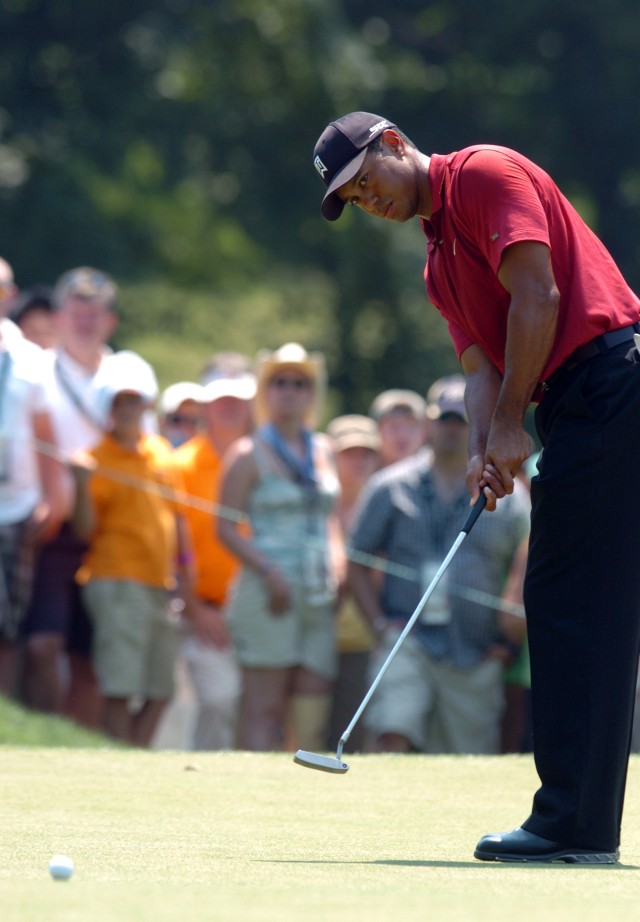 Tiger putts