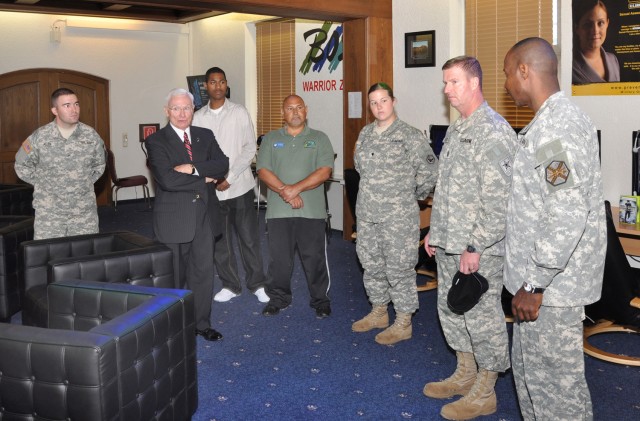 Army&#039;s senior NCO addresses Soldier issues during Wiesbaden visit