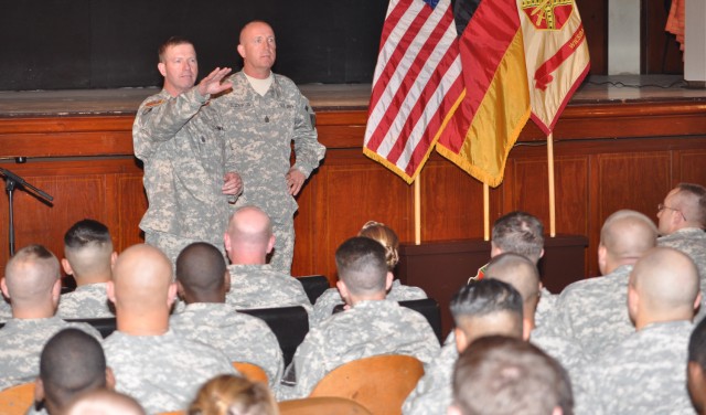 Army&#039;s senior NCO addresses Soldier issues during Wiesbaden visit