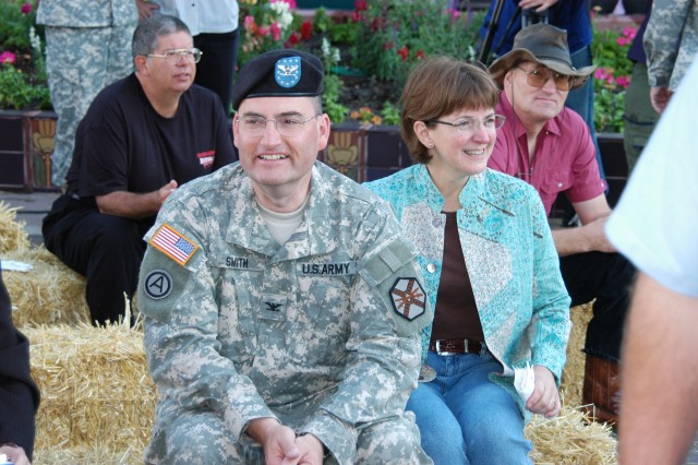 Smith relinquishes command of Fort Carson garrison