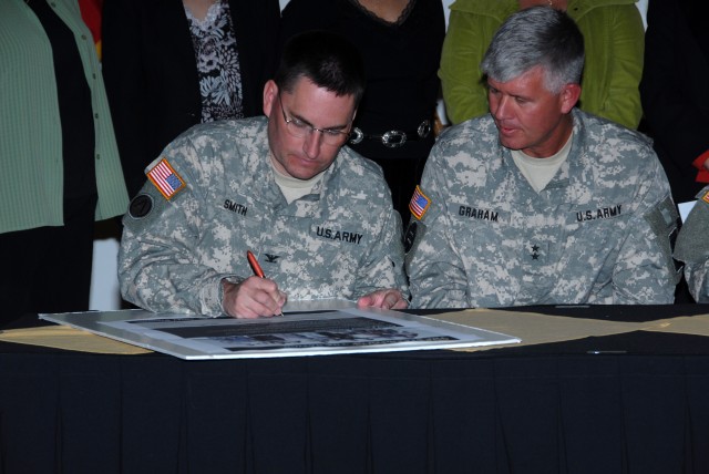 Smith relinquishes command of Fort Carson garrison