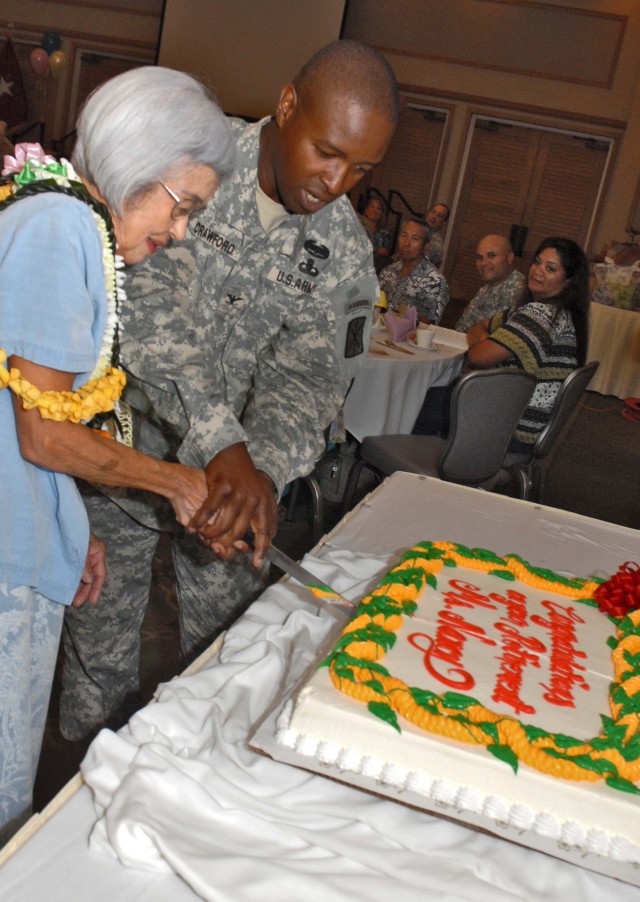 &quot;Ms. Nancy&quot; bids farewell to 516th Signal