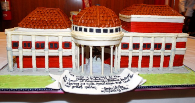 Columbus baker creates cake replica