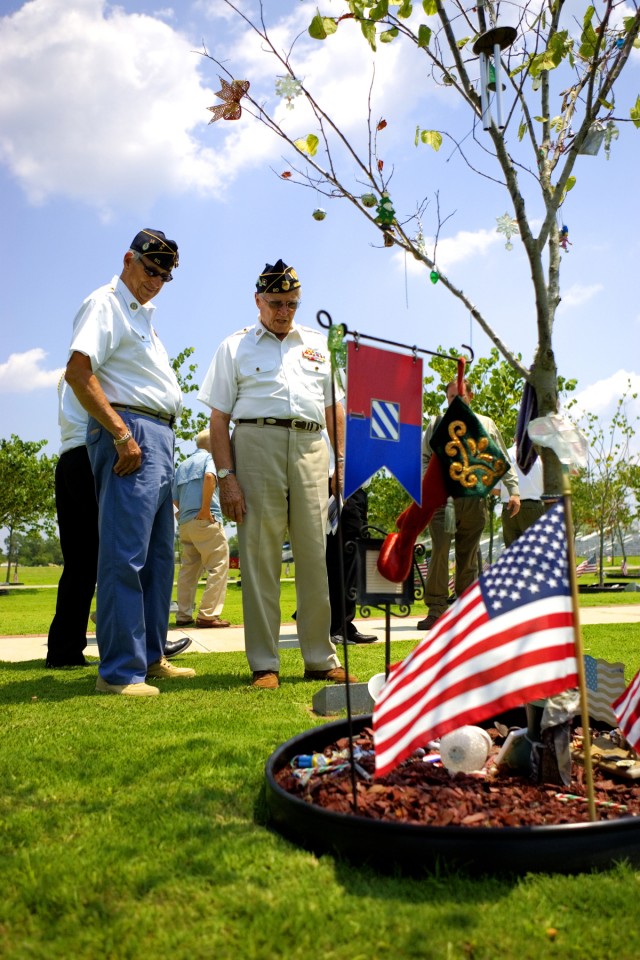 Veterans pay tribute to fallen Soldiers