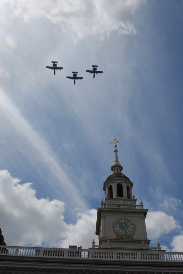 U.S. Army Civil Affairs and Psychological Operations Command (Airborne) Commanding General Highlights Philadelphia&#039;s Independence Day Celebration