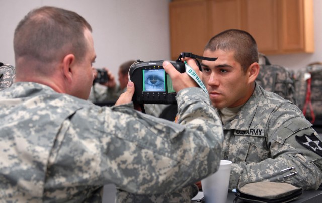 Soldiers learn about biometrics