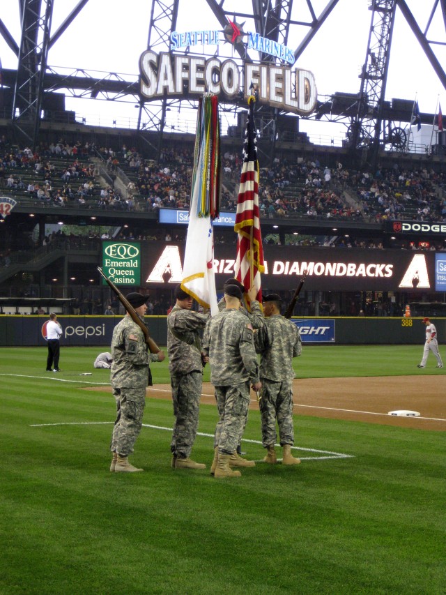 M&#039;s celebrate Army birthday