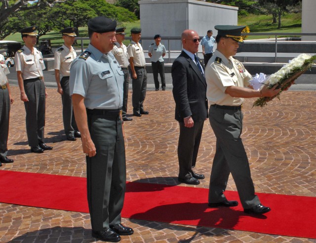 Japan&#039;s Chief of Staff lays wreath in honor of fallen Soldiers