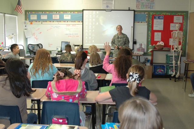 SMDC/ARSTRAT Soldiers teach at local school