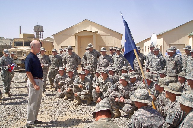 Geren Highlights Soldiers, Families as He Prepares to Step Down