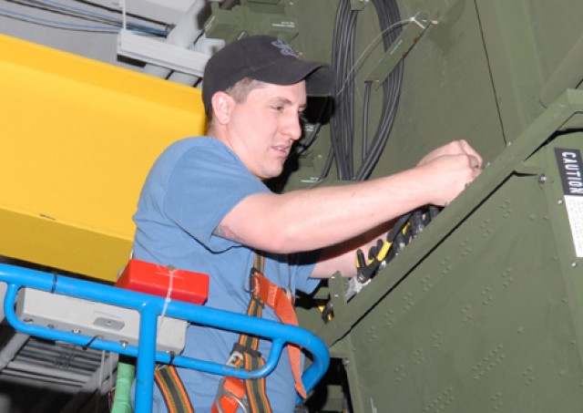 Tobyhanna employee earns 1st quarter award for 2009