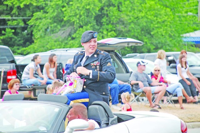 Soldiers saluted, 1,200 Soldiers march in annual Sundown Salute celebration