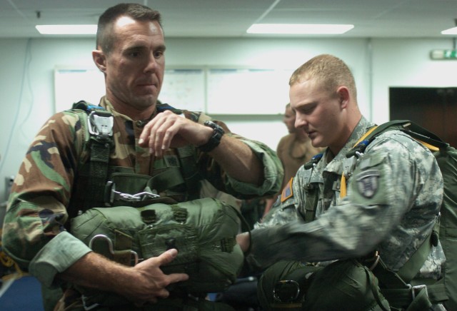 5th QM Co. cross trains with Navy EOD in Sicily