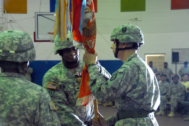 304th signal battalion welcomes new commander