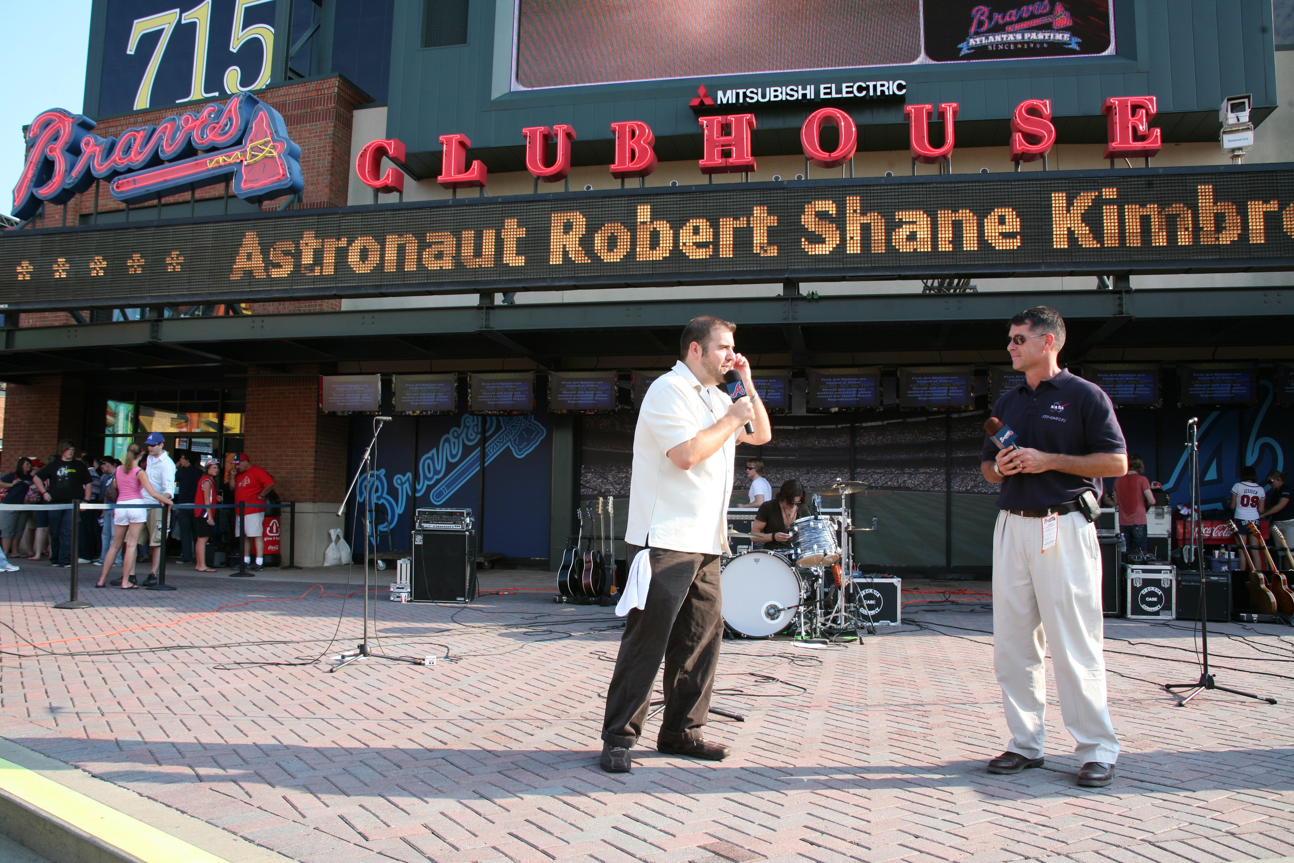 Army Astronaut goes to Turner Field, Article