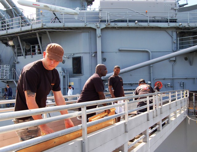 Hawaii Soldiers Spruce Up U.S.S. Missouri