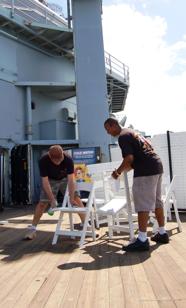 Hawaii Soldiers Spruce Up U.S.S. Missouri