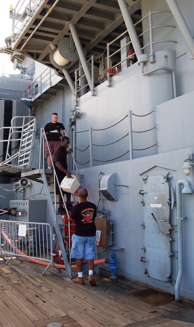 Hawaii Soldiers Spruce Up U.S.S. Missouri