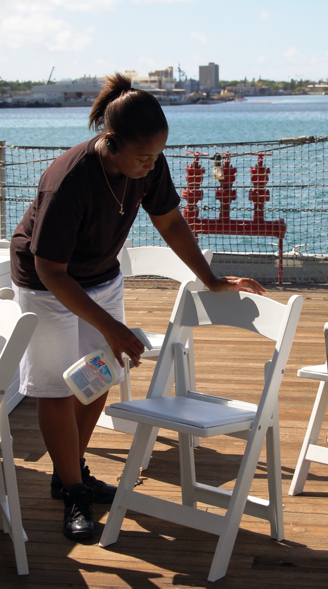 Hawaii Soldiers Spruce Up U.S.S. Missouri