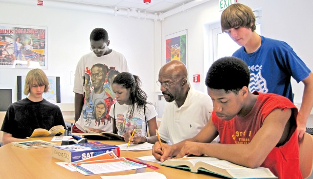 Wiesbaden Youth Services assistant program manager honored for tuturial program