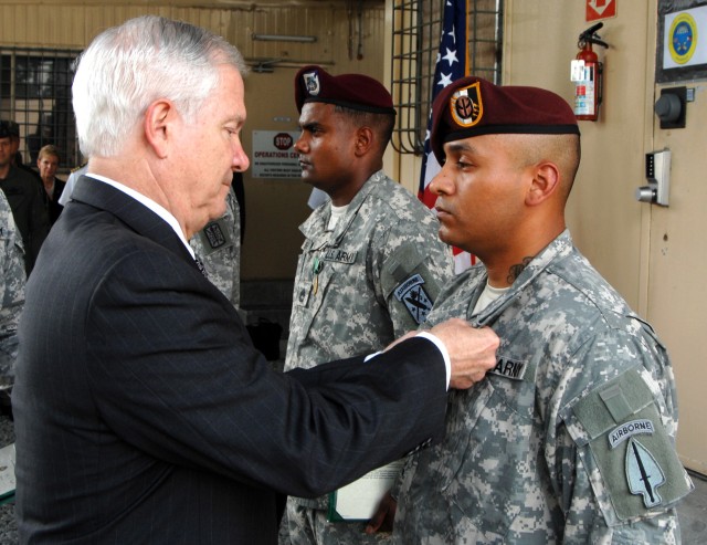 SecDef presents Army Commendation Medal