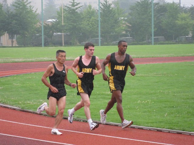 Japanese Self Defense Force Olympic coach trains U.S. Army Japan&#039;s 10 Miler team members